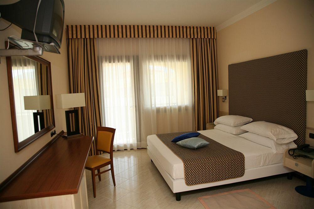 Hotel Resort Lido Degli Aranci Vibo Valentia Exteriör bild
