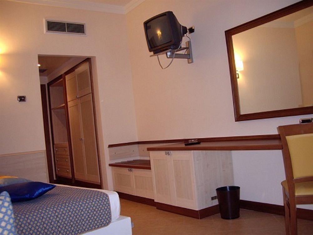 Hotel Resort Lido Degli Aranci Vibo Valentia Exteriör bild