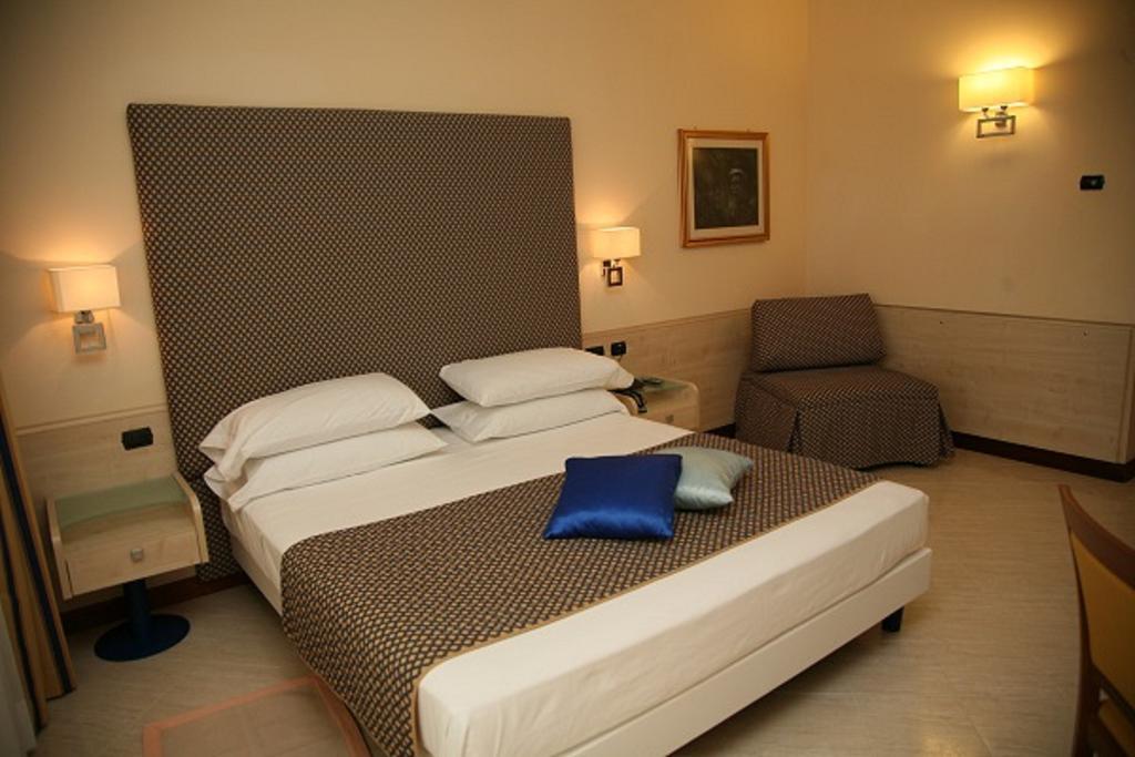 Hotel Resort Lido Degli Aranci Vibo Valentia Exteriör bild