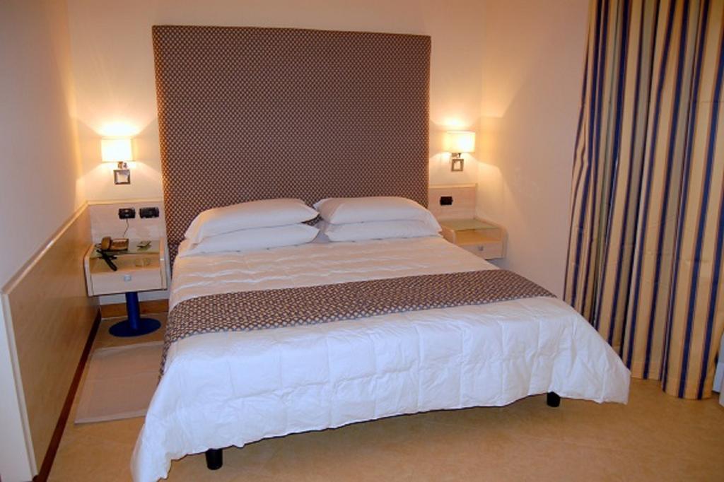 Hotel Resort Lido Degli Aranci Vibo Valentia Exteriör bild