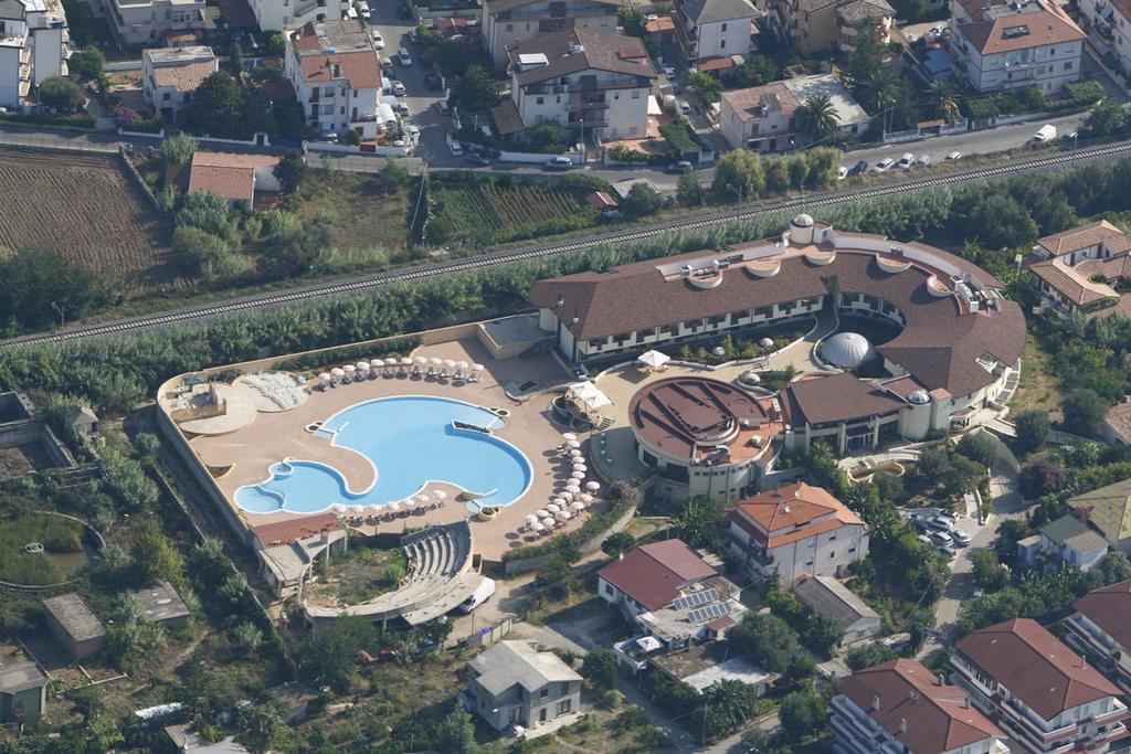Hotel Resort Lido Degli Aranci Vibo Valentia Exteriör bild